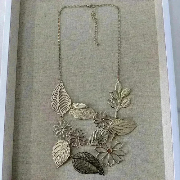 Gold  Floral Necklace - Picture 3 of 4